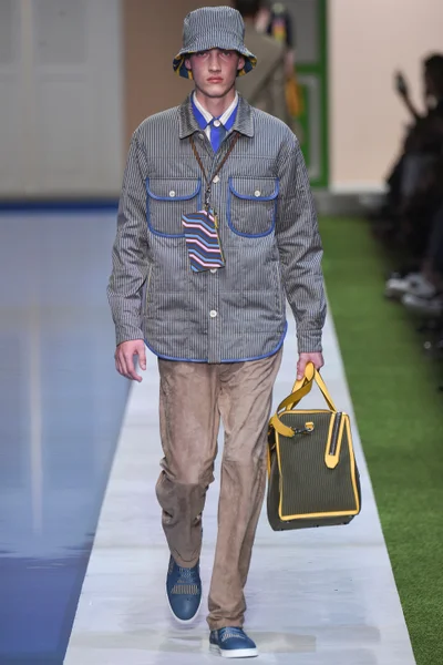Look 30